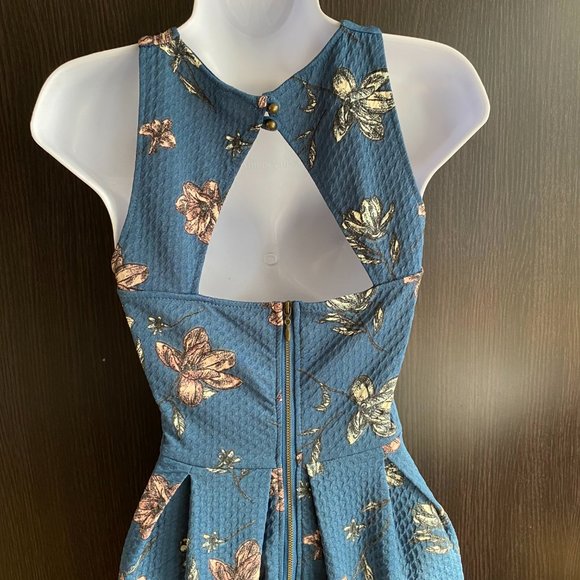 Blue Floral Open Back Flared Dress - Picture 5 of 5